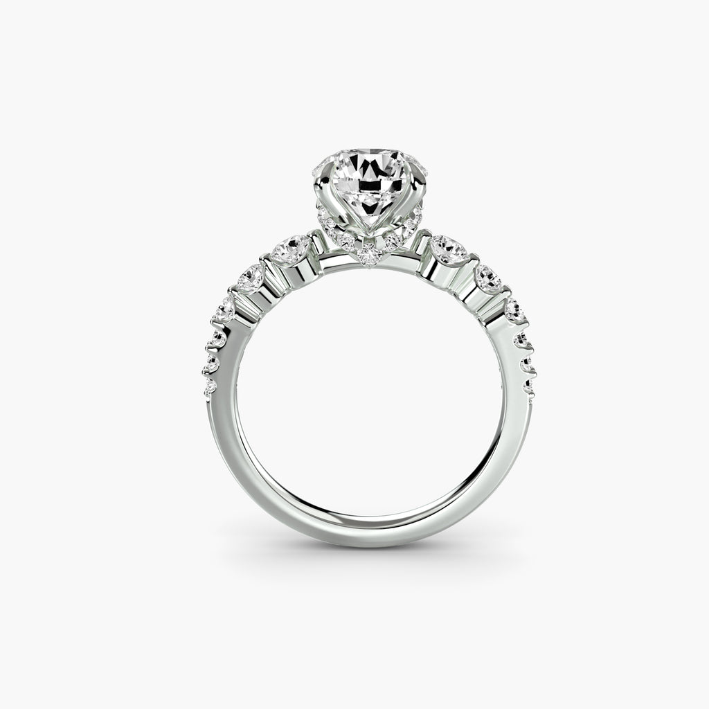 Solitario con Diamanti Laterali – Anello Anniversario