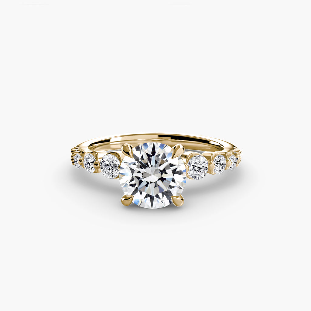Solitario con Diamanti Laterali – Anello Anniversario